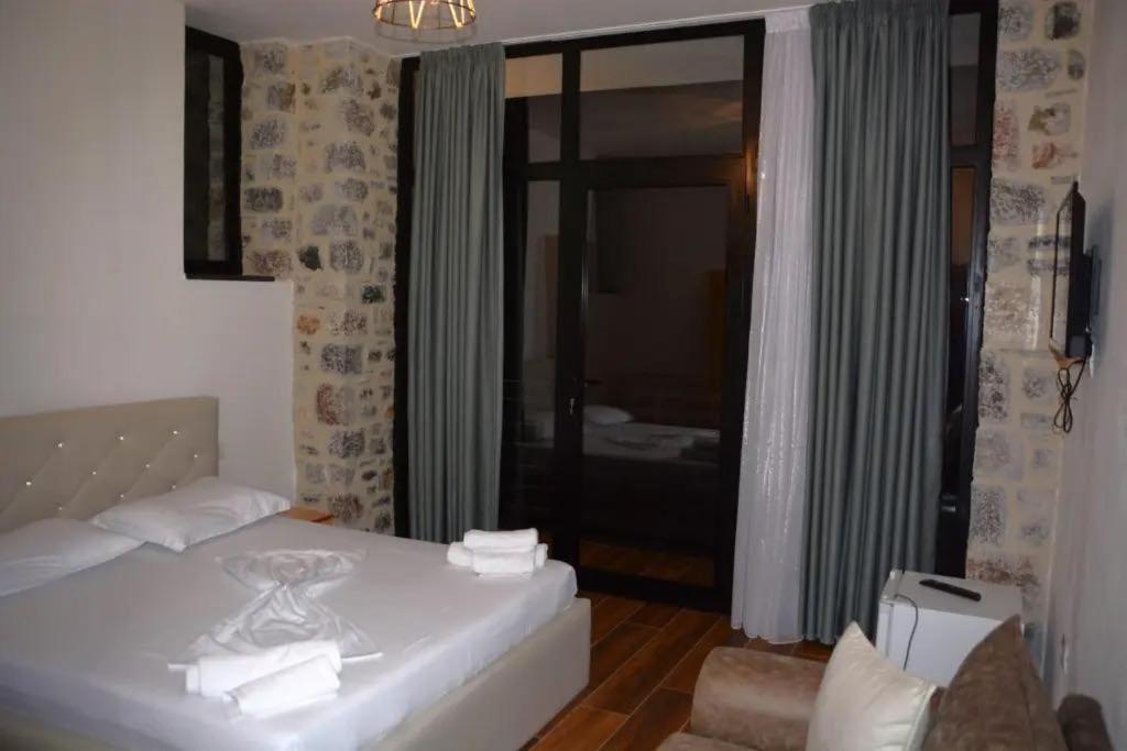 Bujtina Vrenezi Hotel Peshkopi Ngoại thất bức ảnh