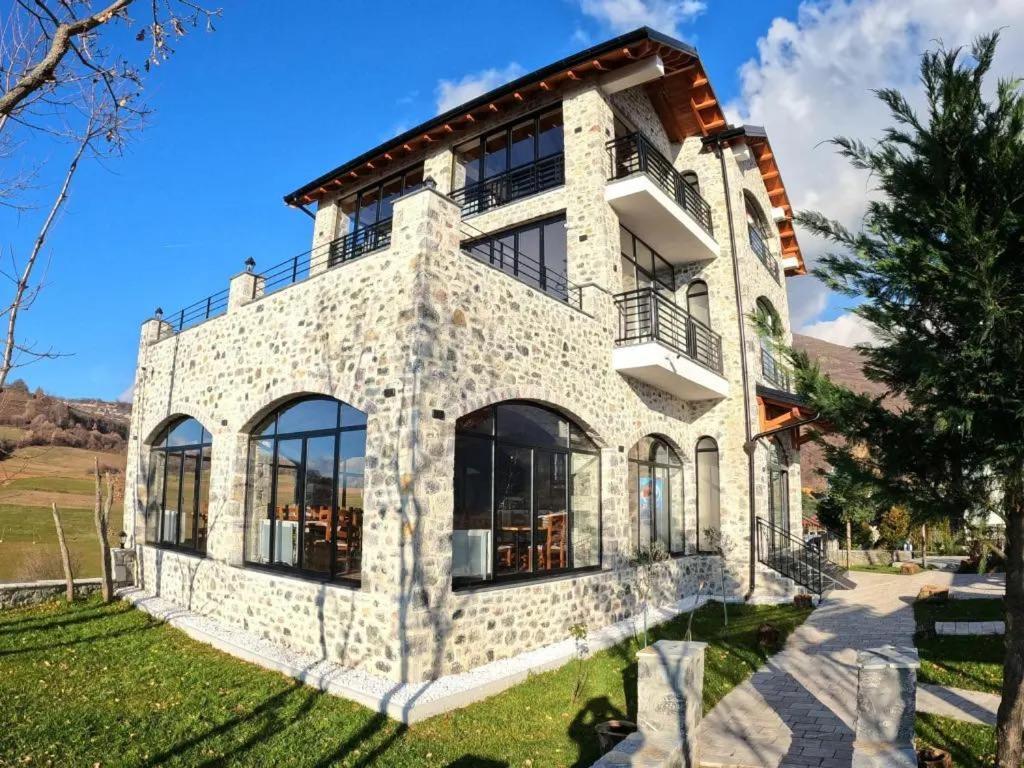 Bujtina Vrenezi Hotel Peshkopi Ngoại thất bức ảnh