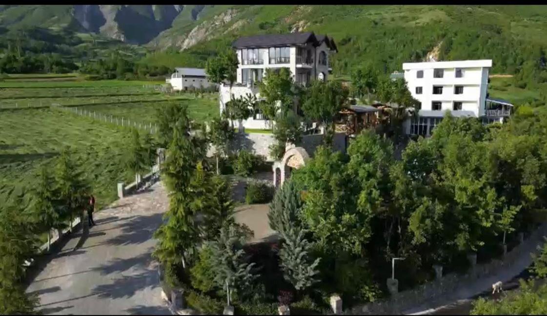 Bujtina Vrenezi Hotel Peshkopi Ngoại thất bức ảnh